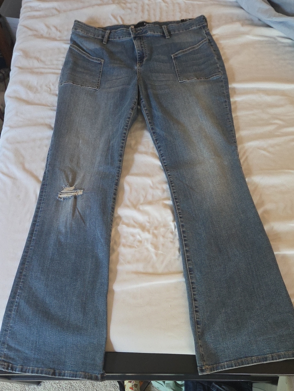 Kut from the Kloth Medium Blue Flare Jeans with Front Patch Pockets